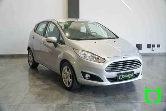 FORD FIESTA 1.6 SE HATCH 16V FLEX 4P POWERSHIFT FORD FIESTA 1.6 SE HATCH 16V FLEX 4P POWERSHIFT